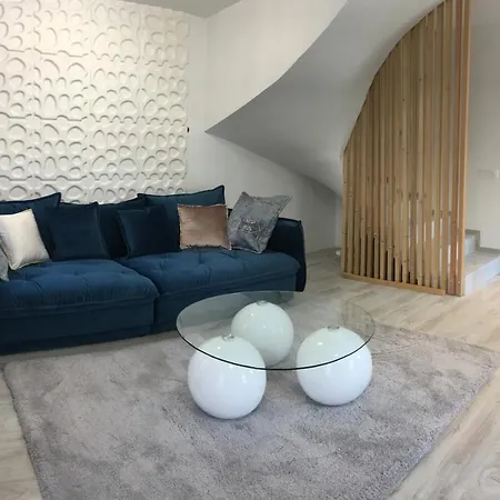 Luxury Near Lake