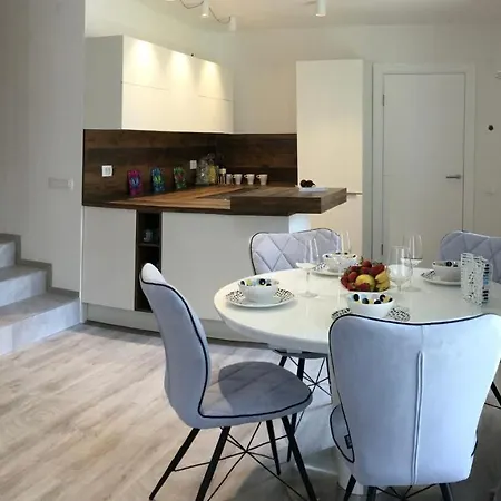 Luxury Near Lake